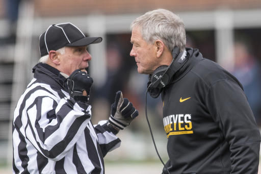 Iowa and Daniels overcome wind, cold and the Illini, 28-0